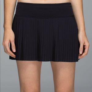 lululemon pleated skirt black
